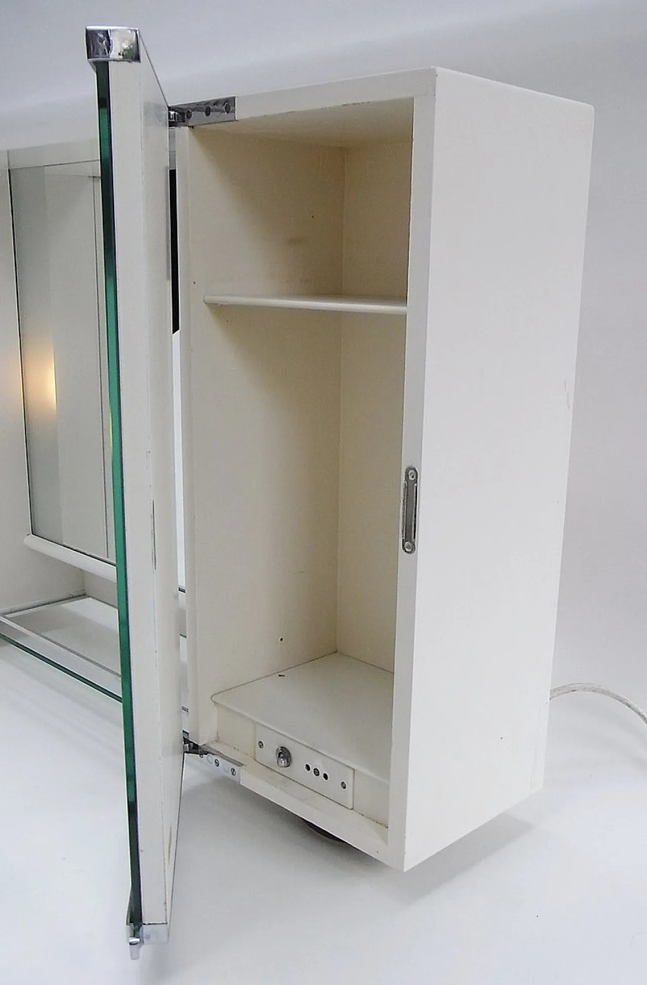 Mid-Century chest of drawers from Laboureau, 1940s 13