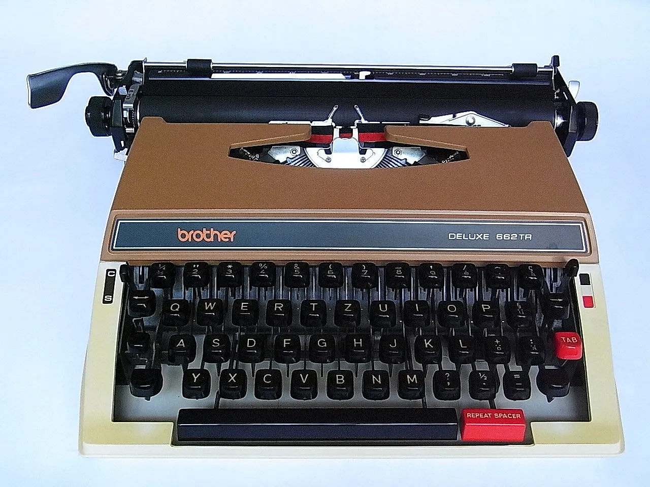 Macchina da scrivere Deluxe 662 TR della Brother, anni '70 1