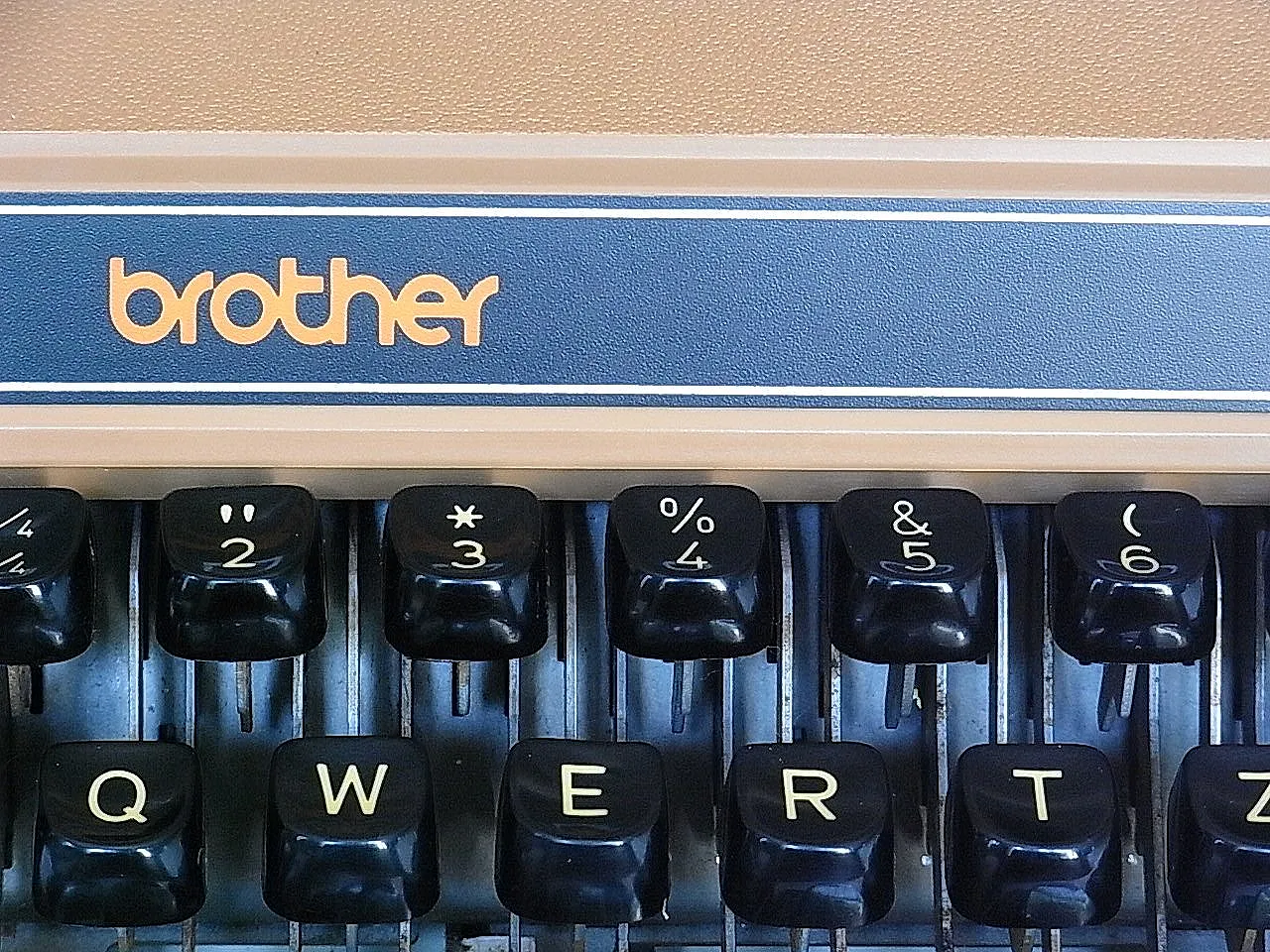 Macchina da scrivere Deluxe 662 TR della Brother, anni '70 3