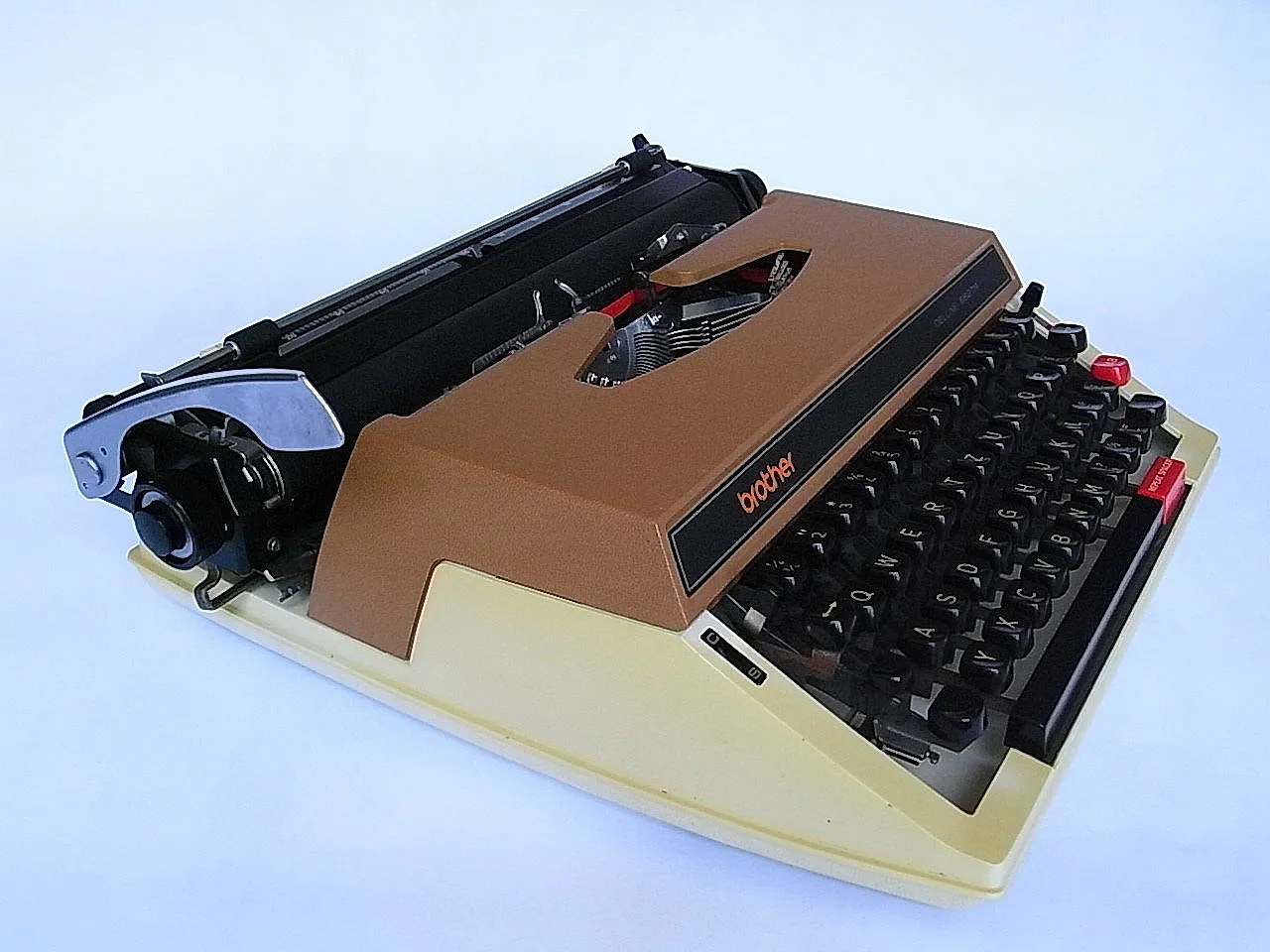 Macchina da scrivere Deluxe 662 TR della Brother, anni '70 4