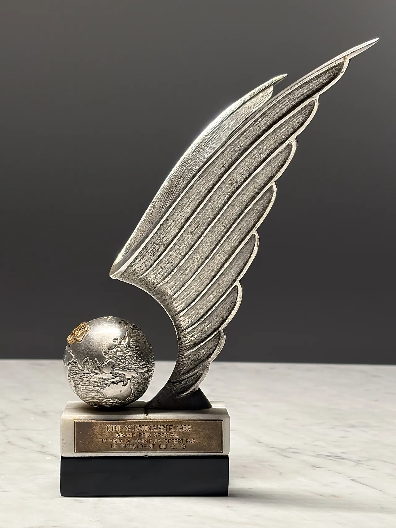 Olympic trophy awarded by President IOC Juan Antonio Samaranch, 80s 4