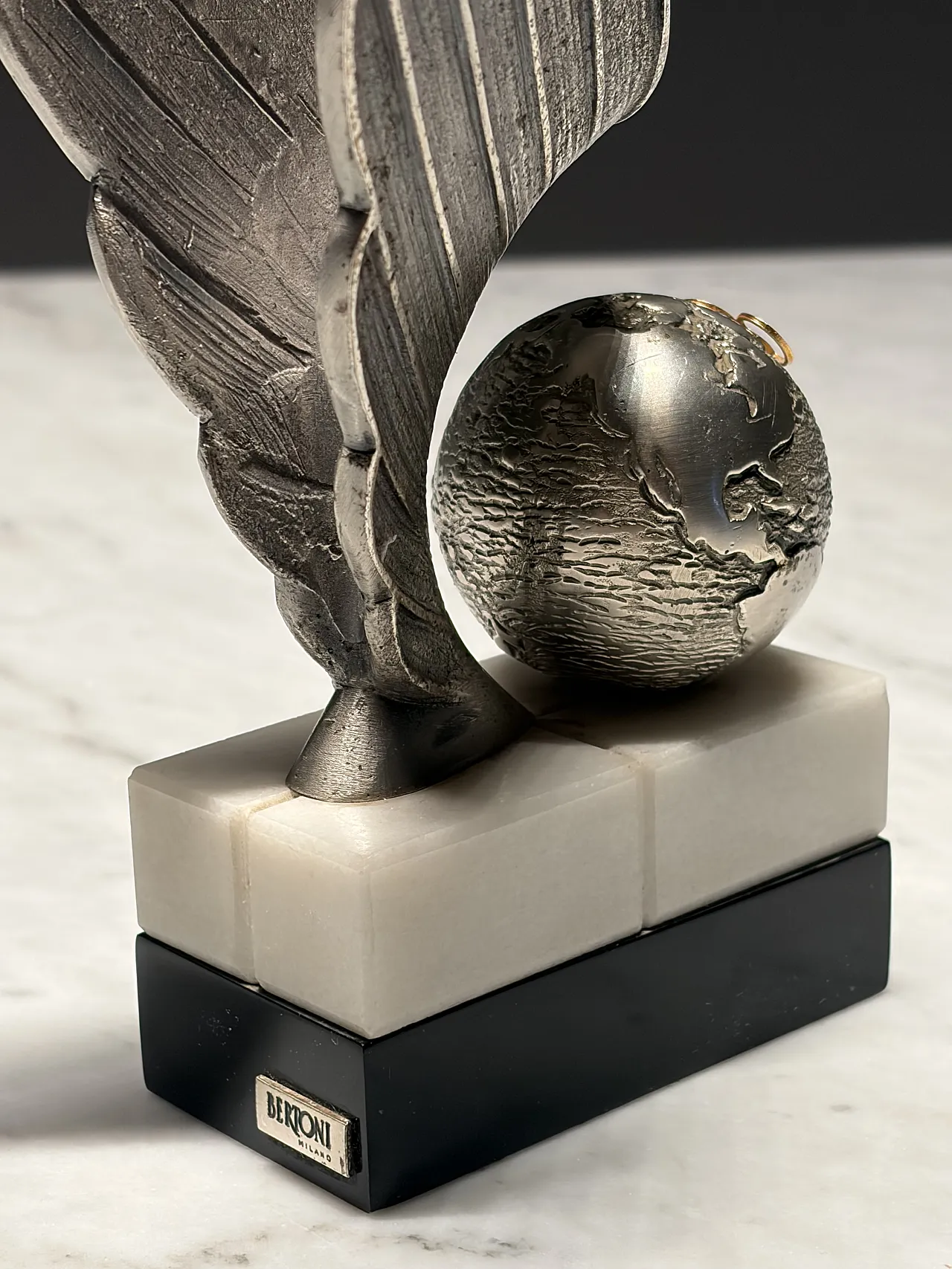 Olympic trophy awarded by President IOC Juan Antonio Samaranch, 80s 9