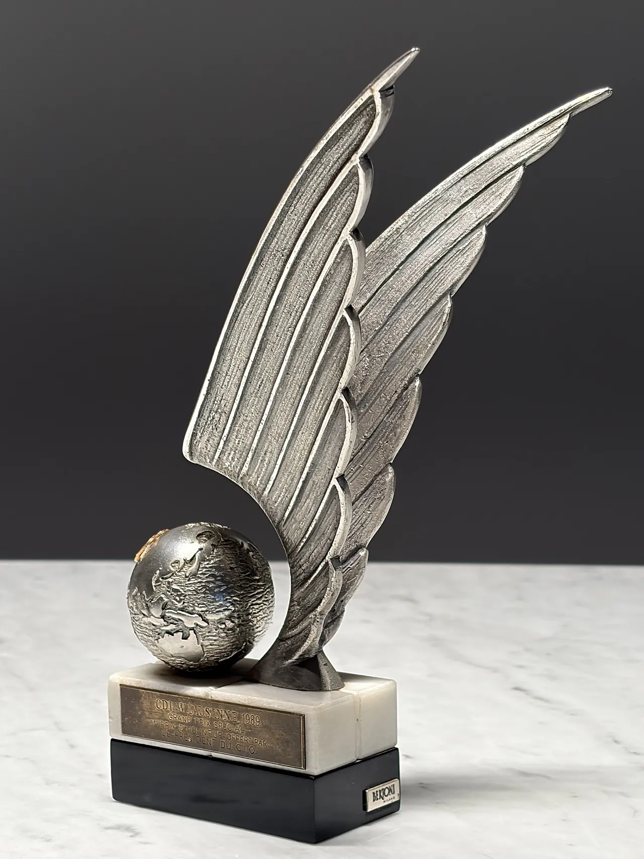 Olympic trophy awarded by President IOC Juan Antonio Samaranch, 80s 14