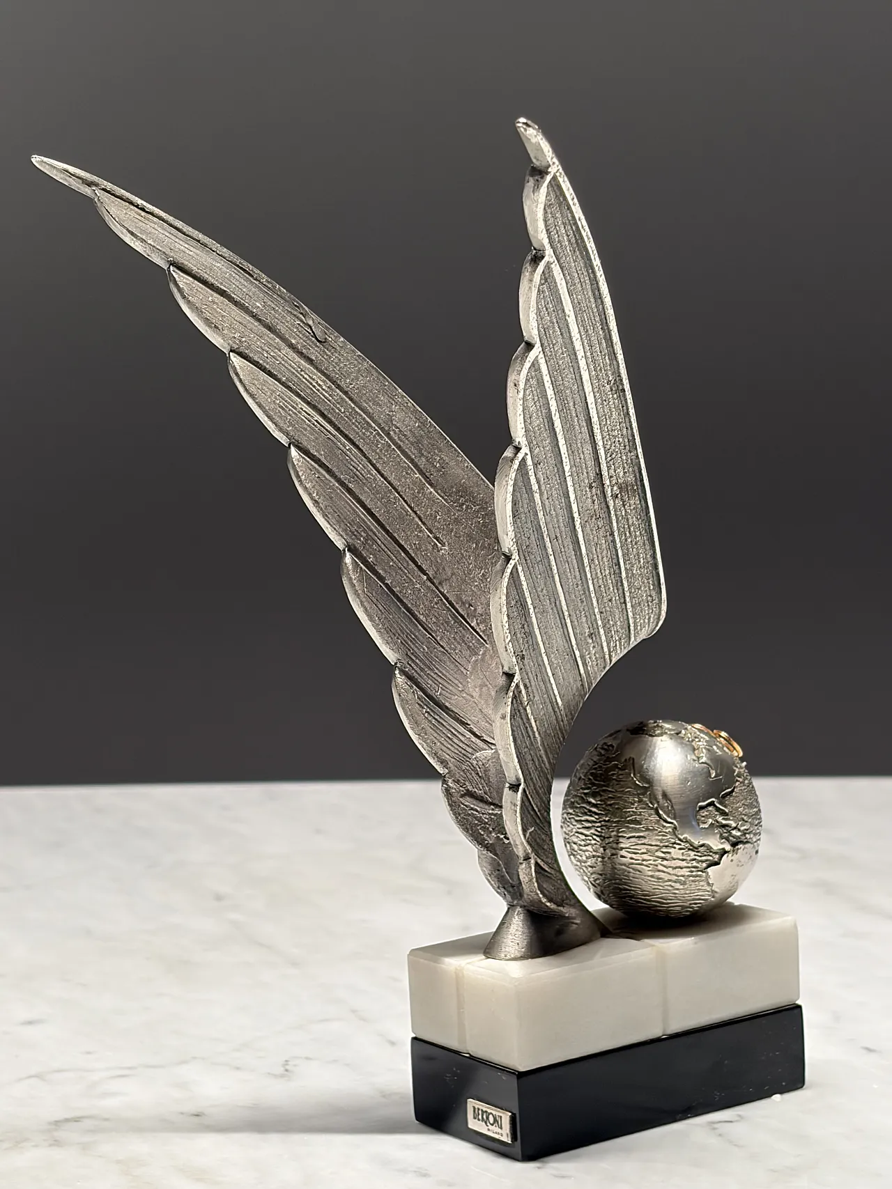 Olympic trophy awarded by President IOC Juan Antonio Samaranch, 80s 15