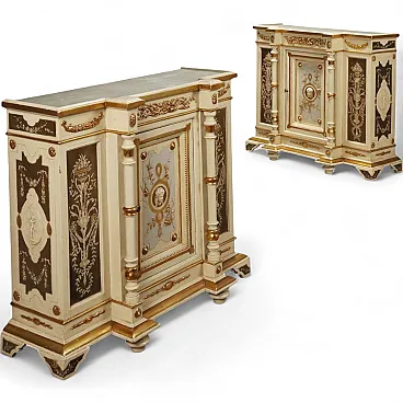 Coppia di credenze in abete laccato, intagliato e dorato, fine '800