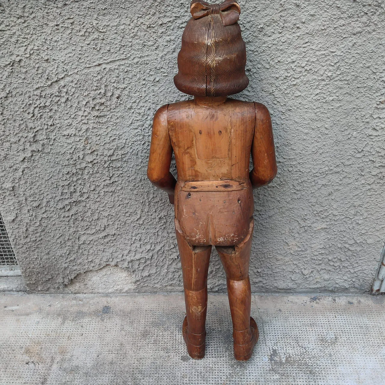 Wooden articulated theatrical mannequin, early 20th century 3