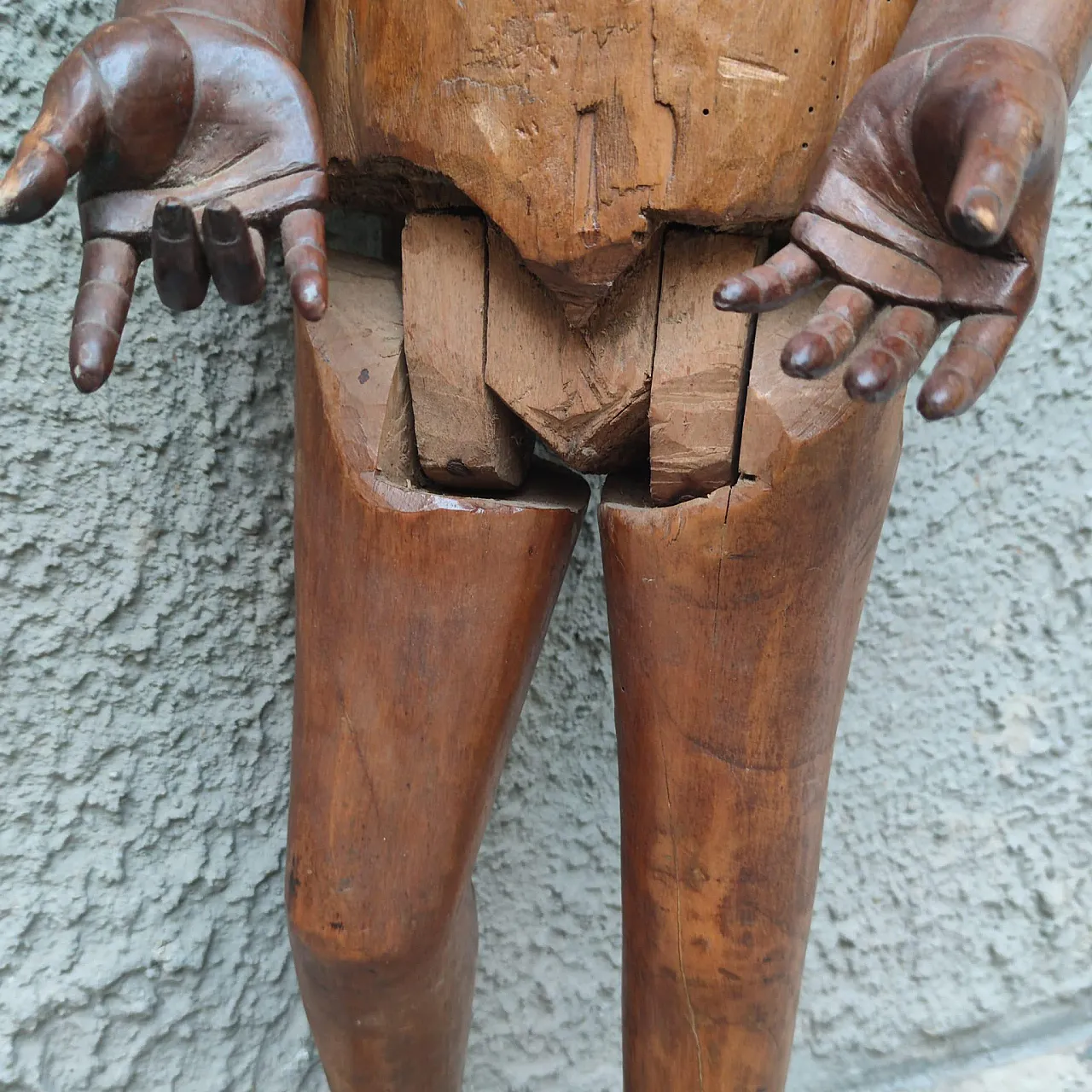 Wooden articulated theatrical mannequin, early 20th century 10