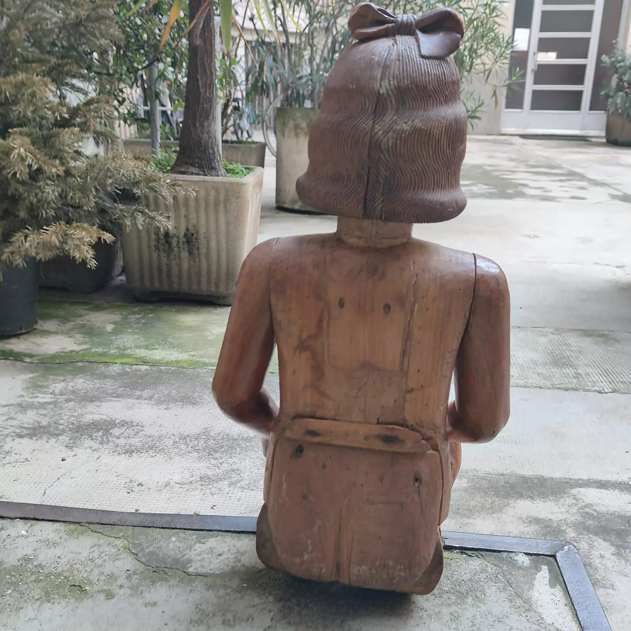 Wooden articulated theatrical mannequin, early 20th century 12