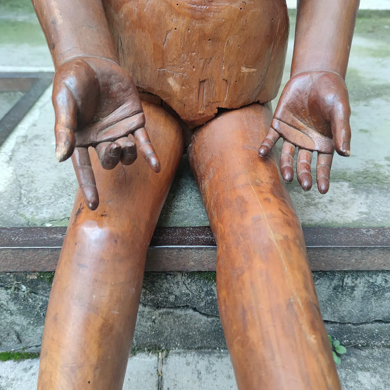 Wooden articulated theatrical mannequin, early 20th century 13