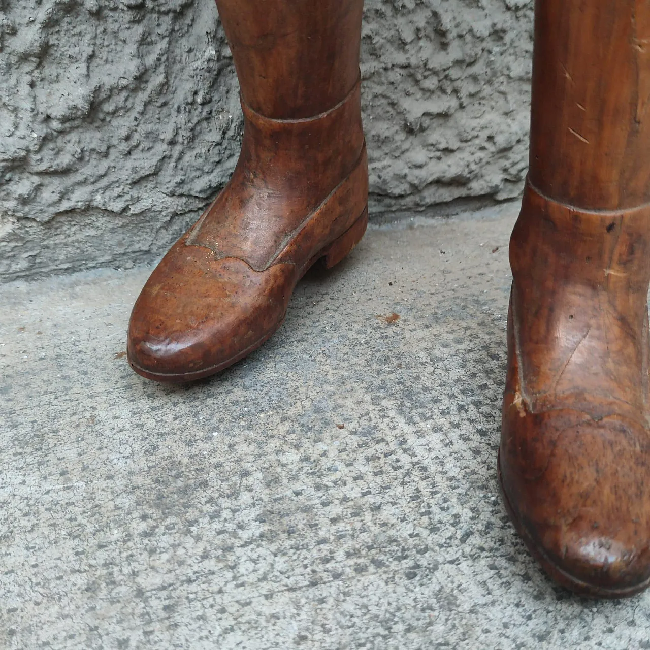 Wooden articulated theatrical mannequin, early 20th century 14