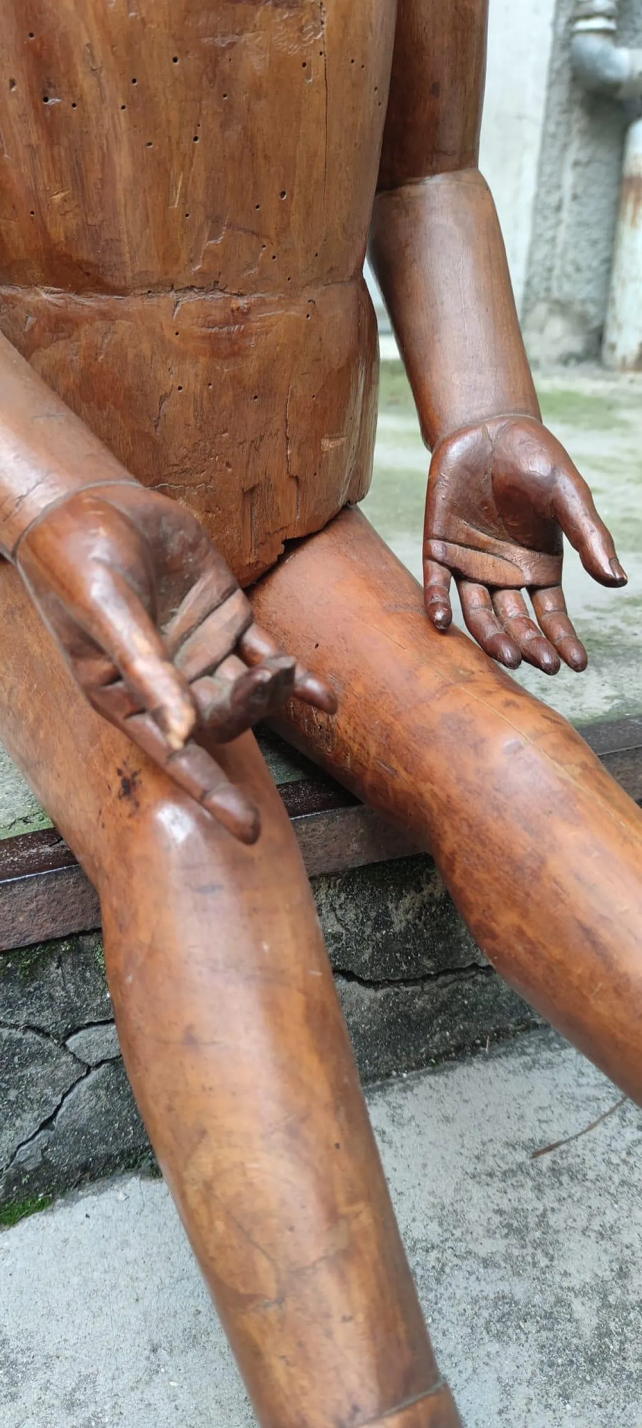 Wooden articulated theatrical mannequin, early 20th century 17