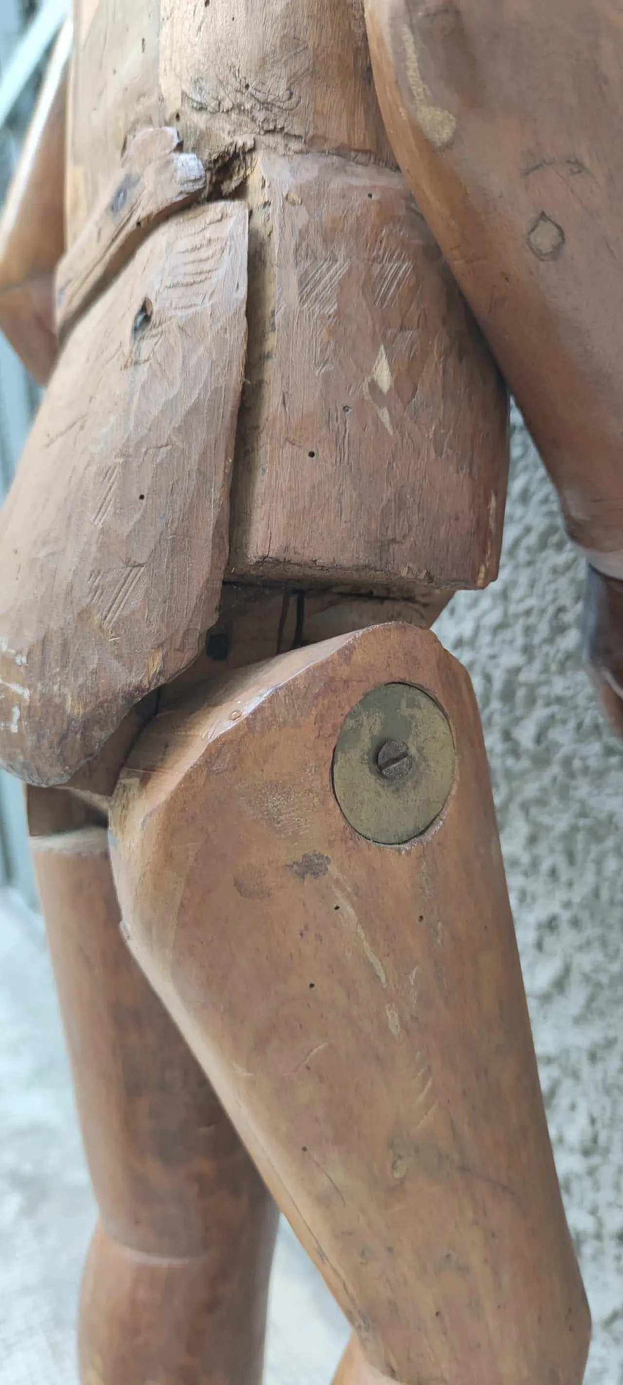 Wooden articulated theatrical mannequin, early 20th century 19