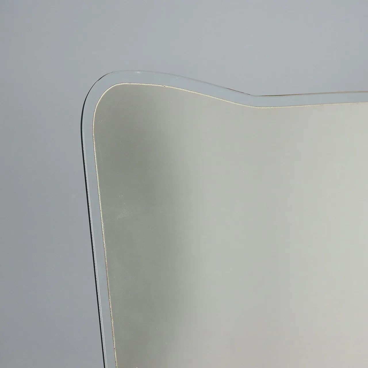 Mobile con impiallacciatura di legno esotico e piano in vetro, '900 5