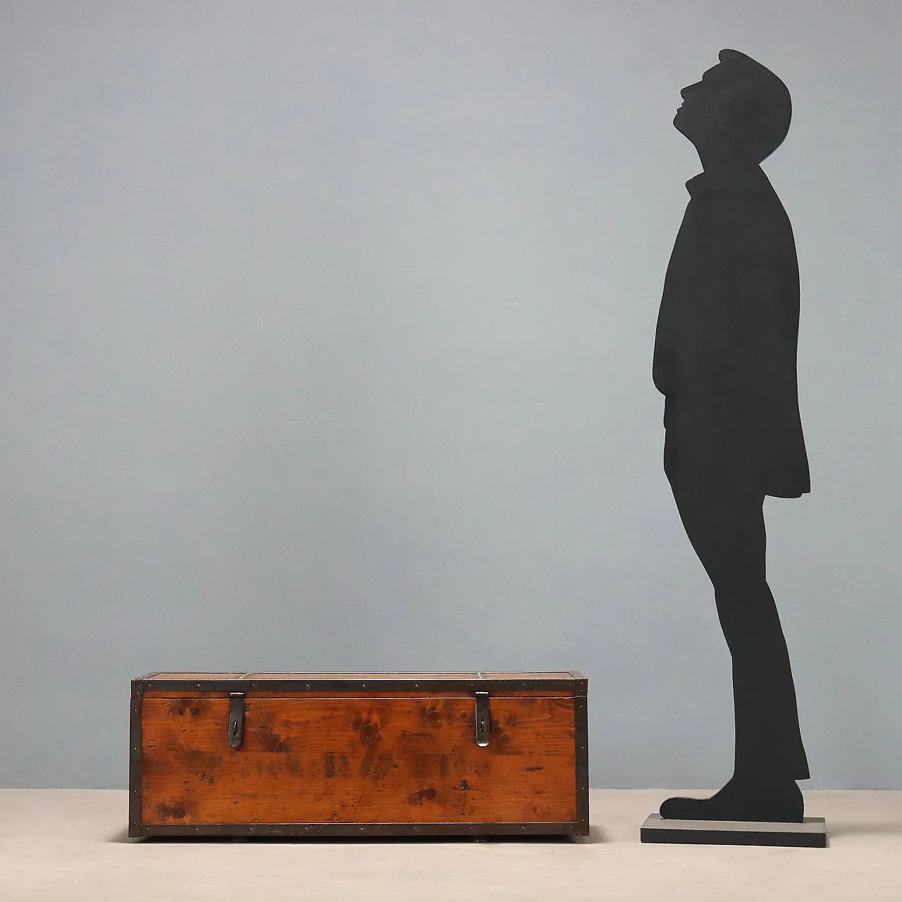 Chest made of solid fir and iron wood, 20th century 3