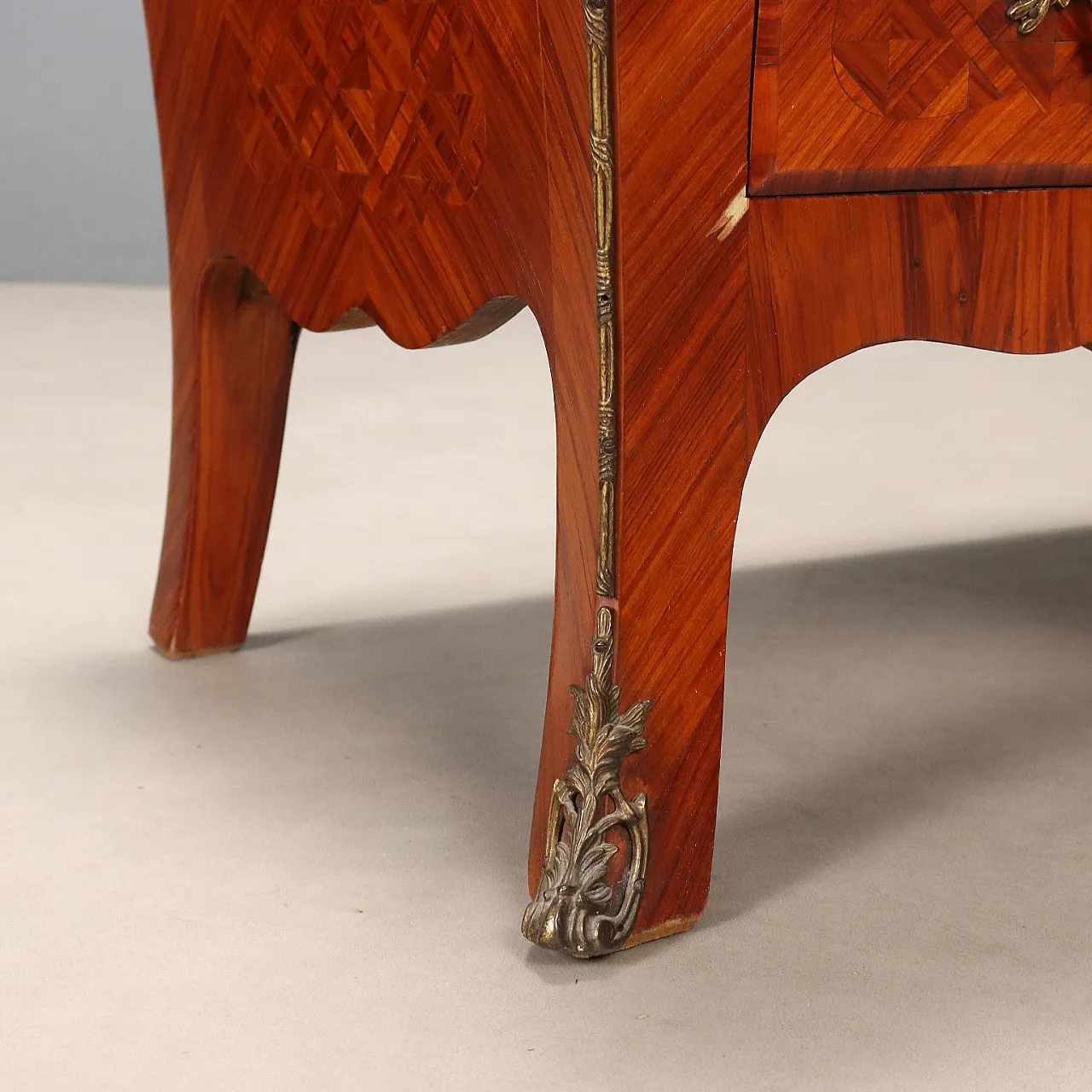 Cassettone tardo barocco impiallacciato in palissandro, metà '900 8