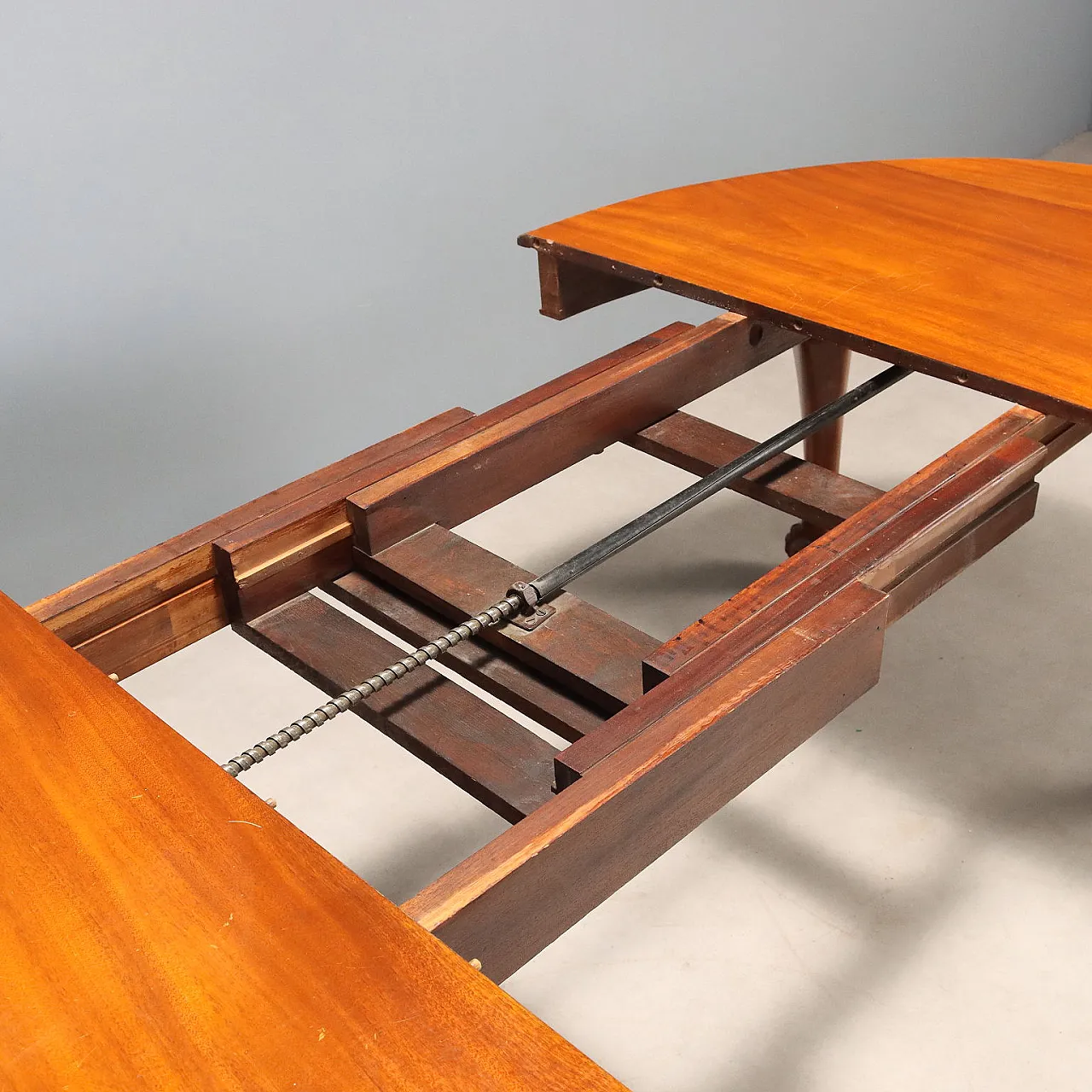 Tavolo allungabile in mogano con meccanismo a manovella, metà '800 5