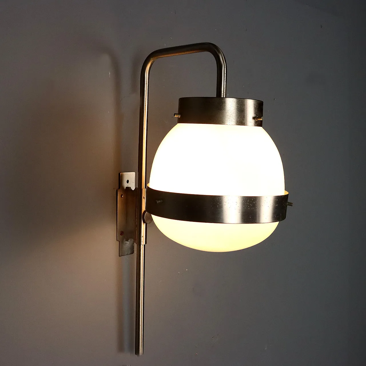 Applique regolabile in metallo spazzolato con diffusore in vetro, '900 4