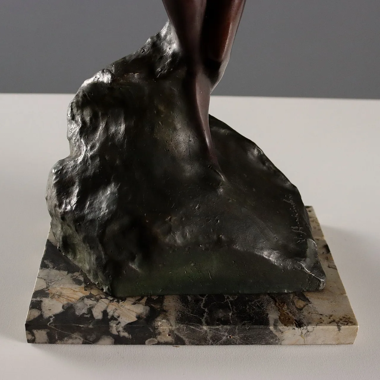 Female nude, bronze sculpture with marble base, 20th century 5