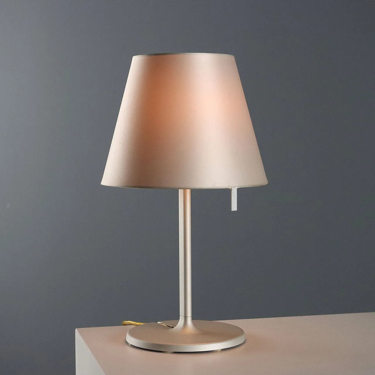 Lampada da tavolo con diffusore orientabile, '900 1