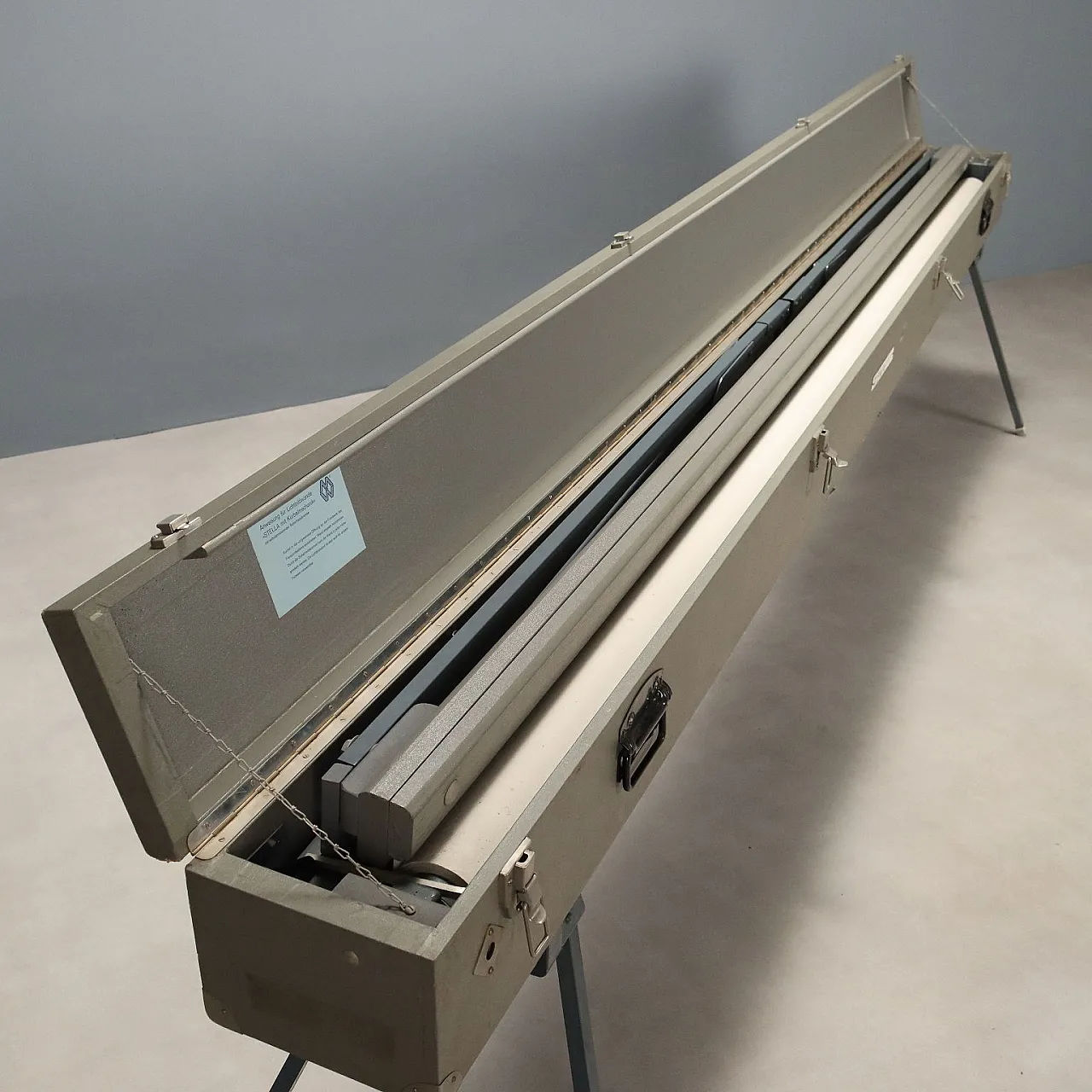 Schermo per proiezioni in metallo e bracci pieghevoli, '900 4