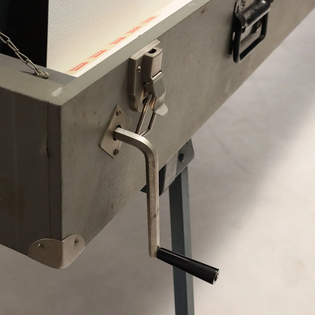 Schermo per proiezioni in metallo e bracci pieghevoli, '900 5