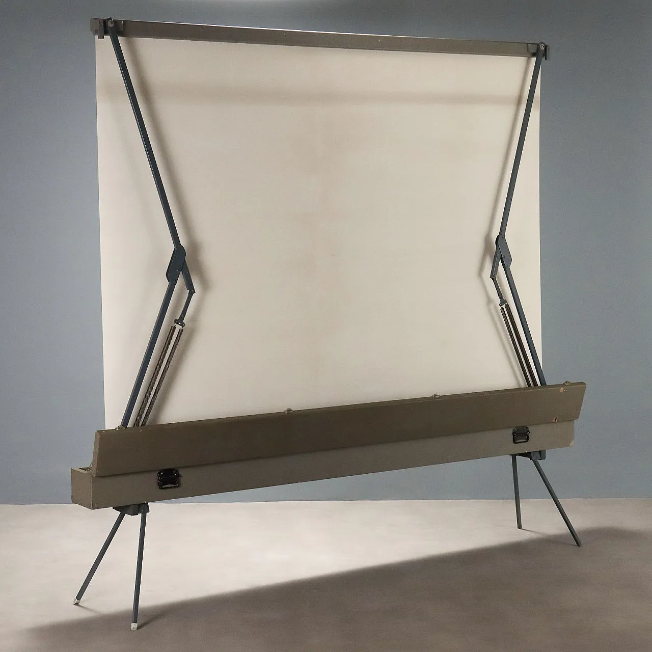 Schermo per proiezioni in metallo e bracci pieghevoli, '900 6