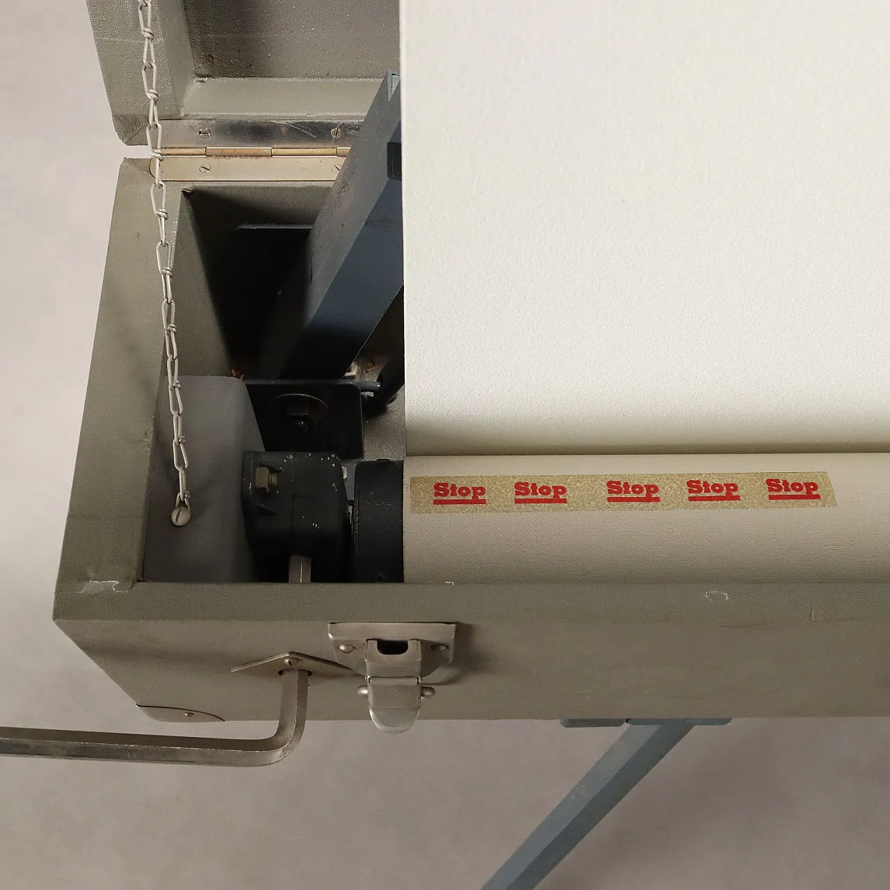 Schermo per proiezioni in metallo e bracci pieghevoli, '900 9