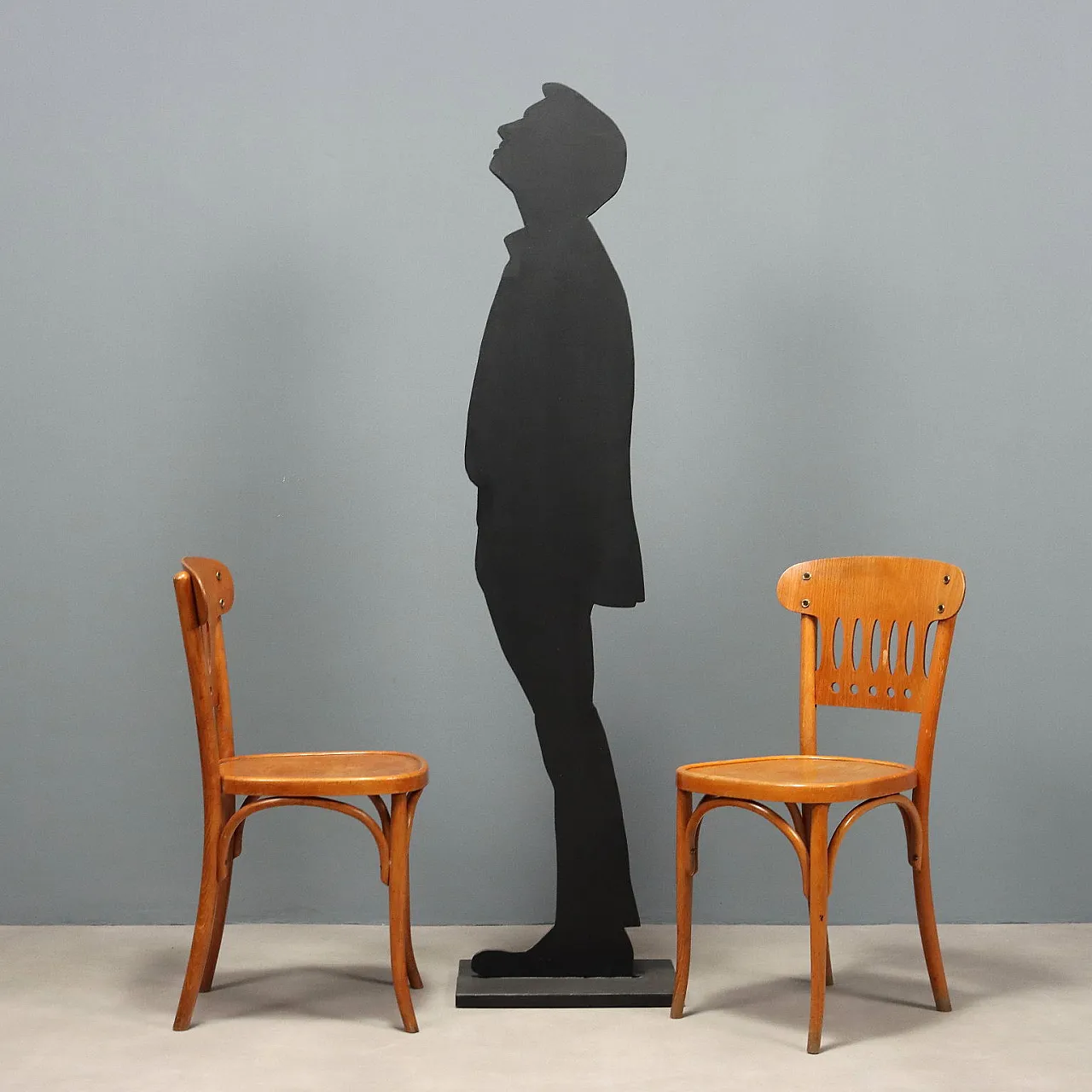 Coppia di sedie in faggio curvato con schienali traforati, '900 3