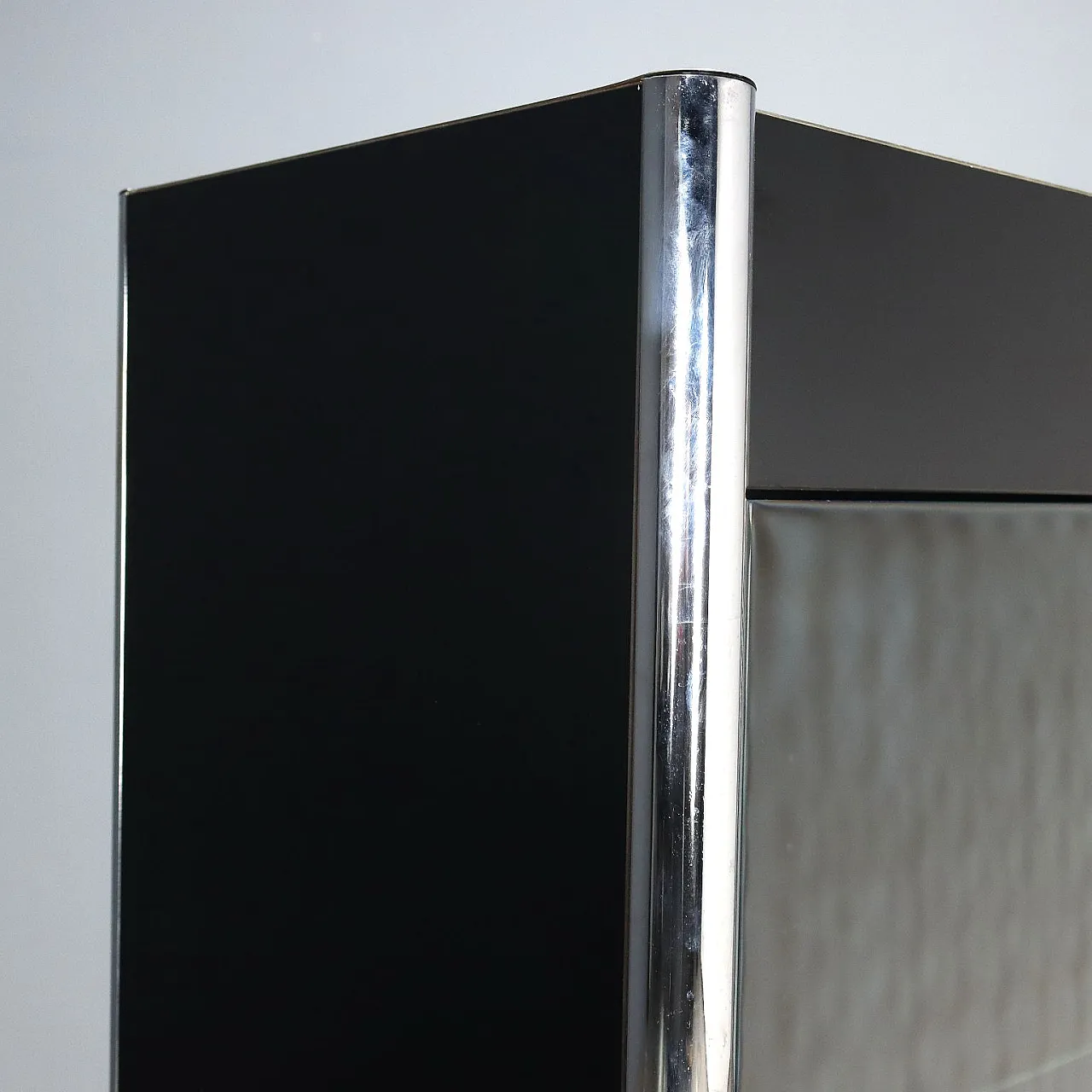 Credenza in legno laccato, metallo cromato e vetro fumé, '900 6