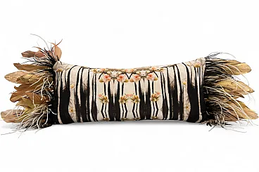 Decorative cushion with feather trim