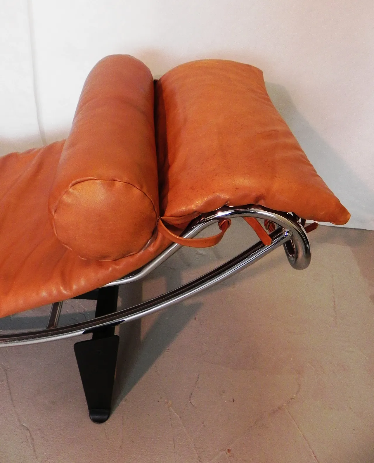Bauhaus style chaise longue, 90s 13