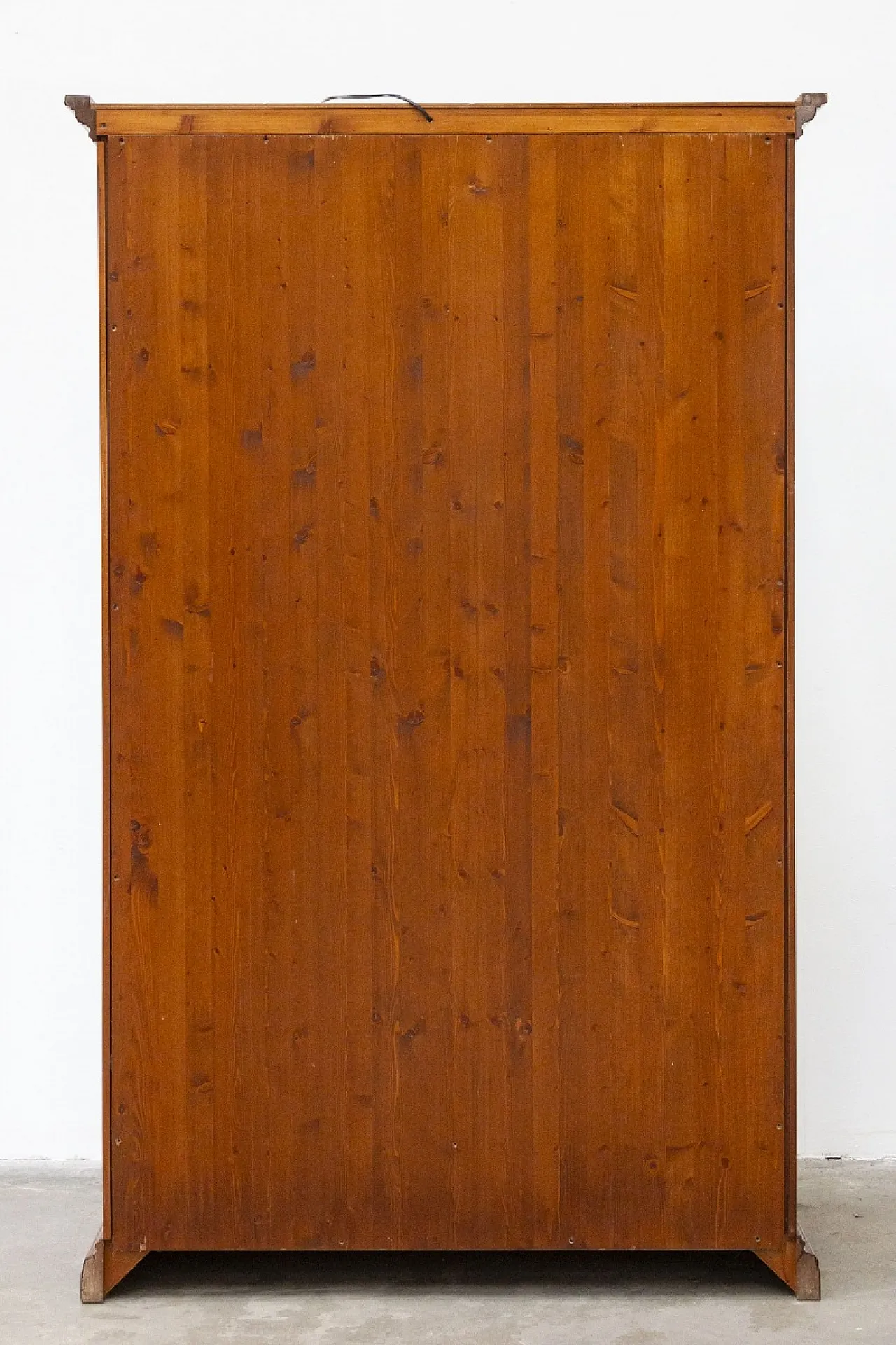 Walnut wood display case, 2000s 15