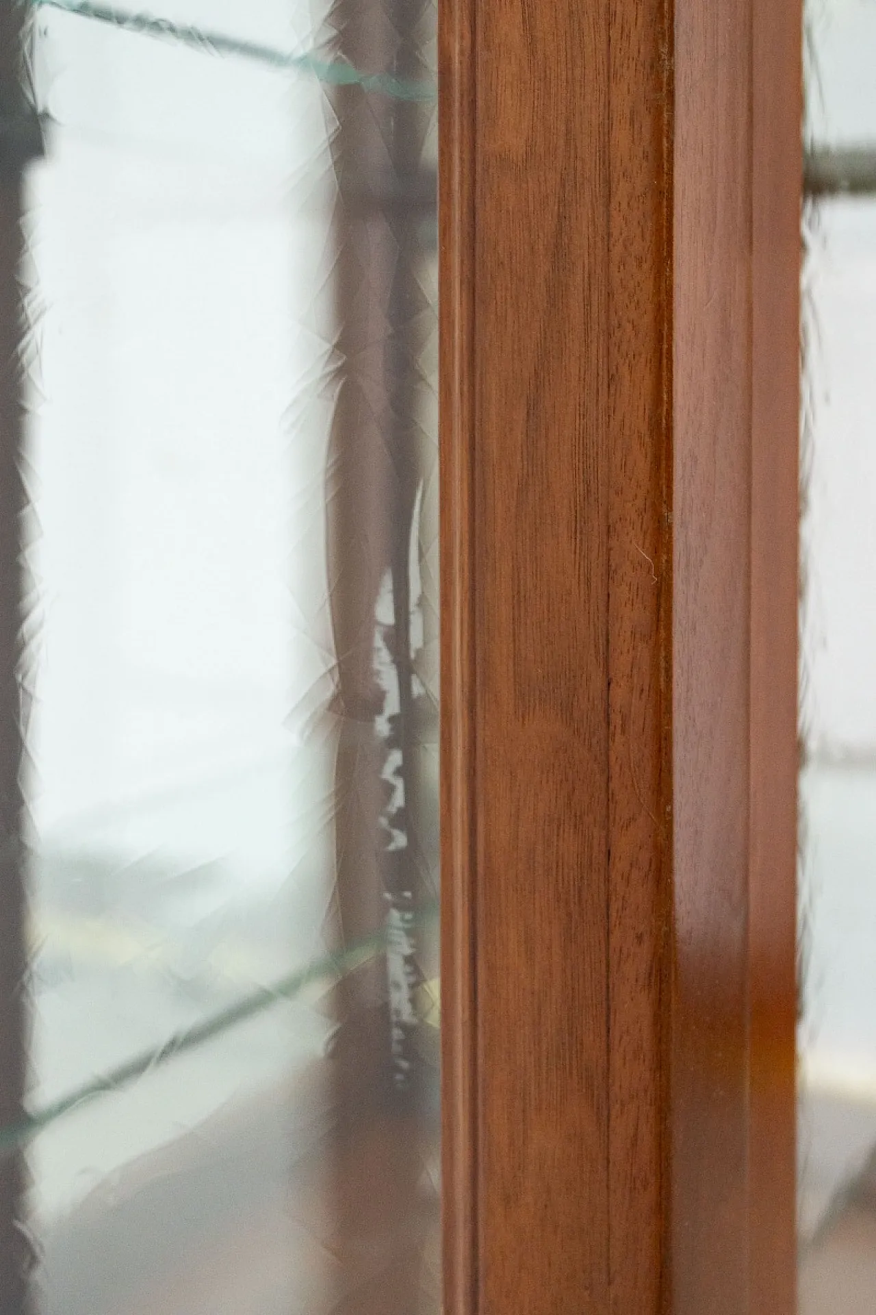 Walnut wood display case, 2000s 17