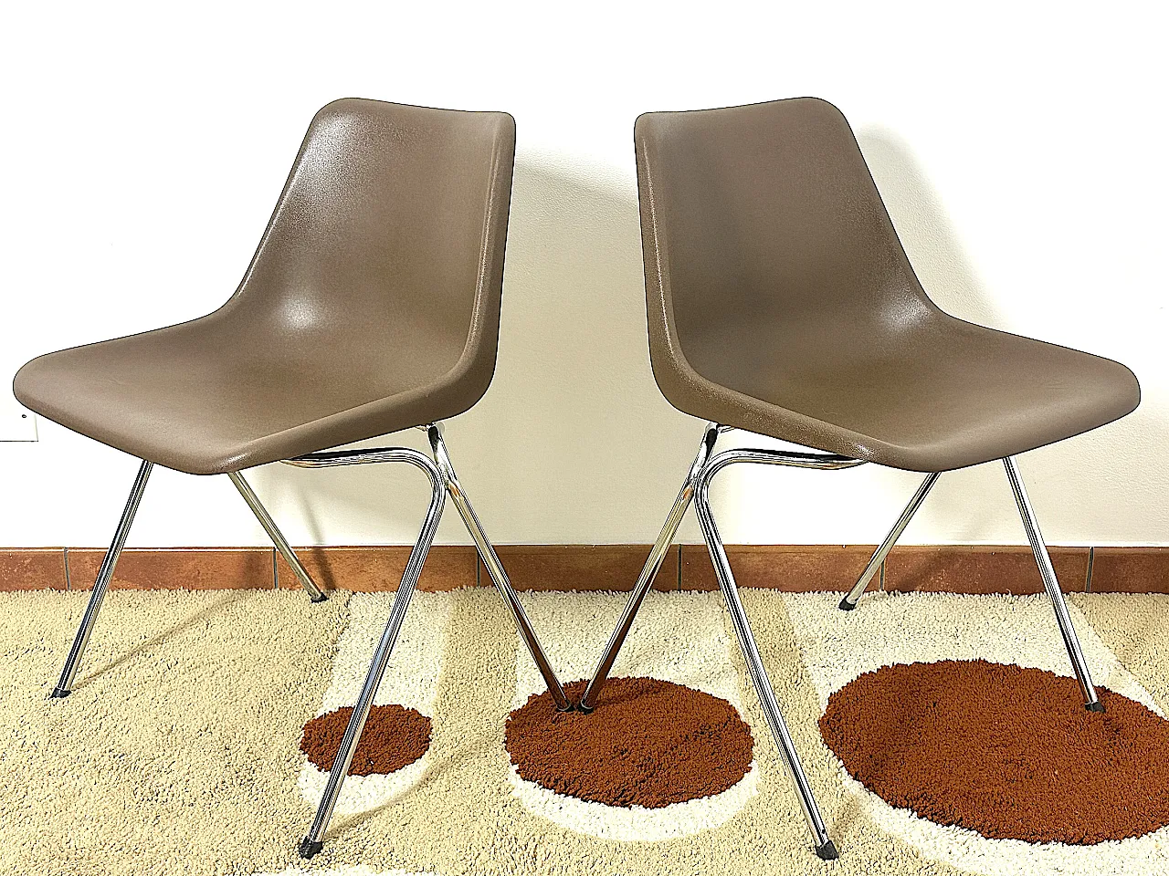 Pair of Polyprop chairs by Robin Day -Hille for Anonima Castelli, 70s 8