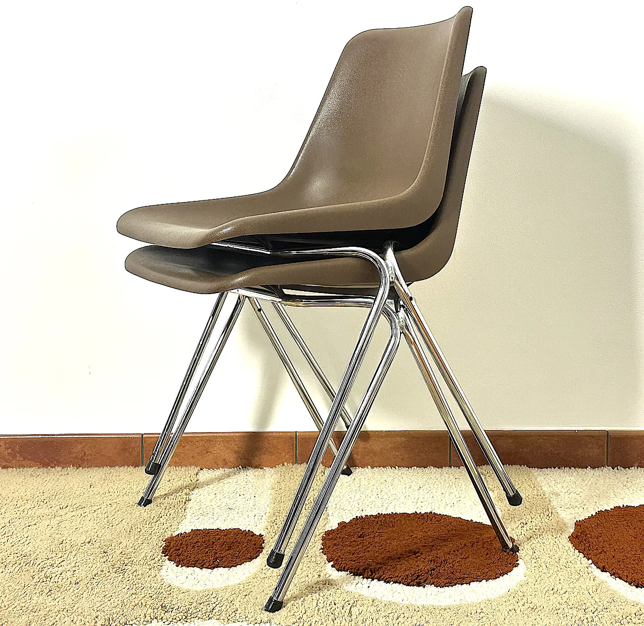 Pair of Polyprop chairs by Robin Day -Hille for Anonima Castelli, 70s 9