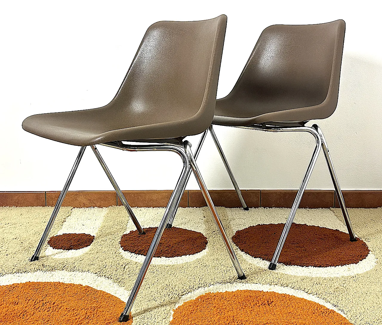 Pair of Polyprop chairs by Robin Day -Hille for Anonima Castelli, 70s 12