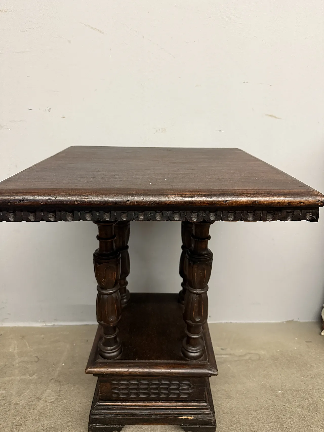 Walnut coffee table, early 20th century 5