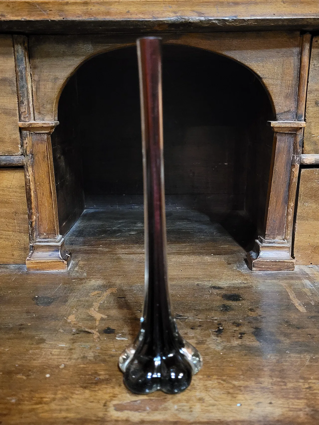 Single flower vase in burgundy glass, Murano, 70s 2