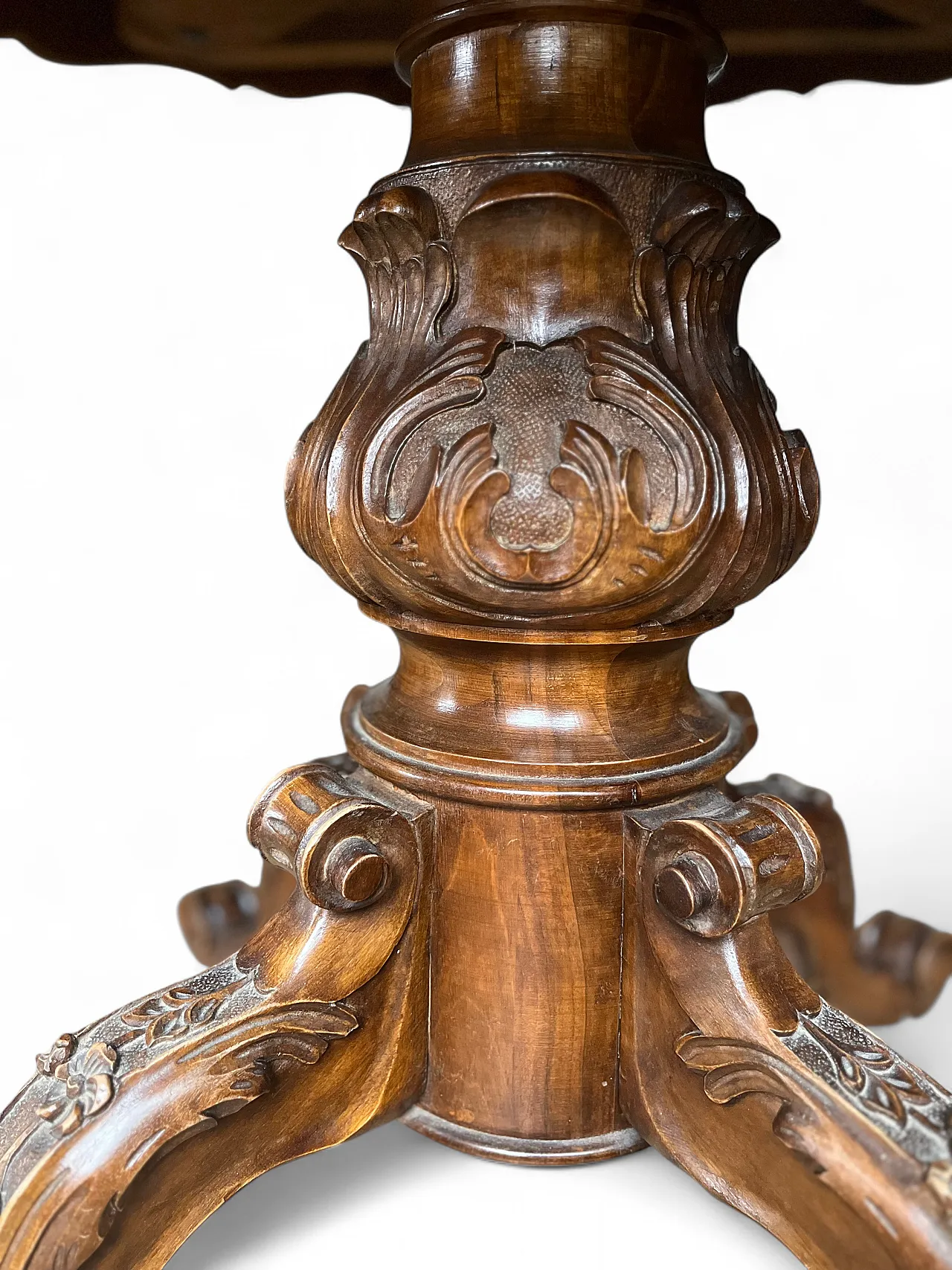 Round extendable table in carved wood, 20th century 9