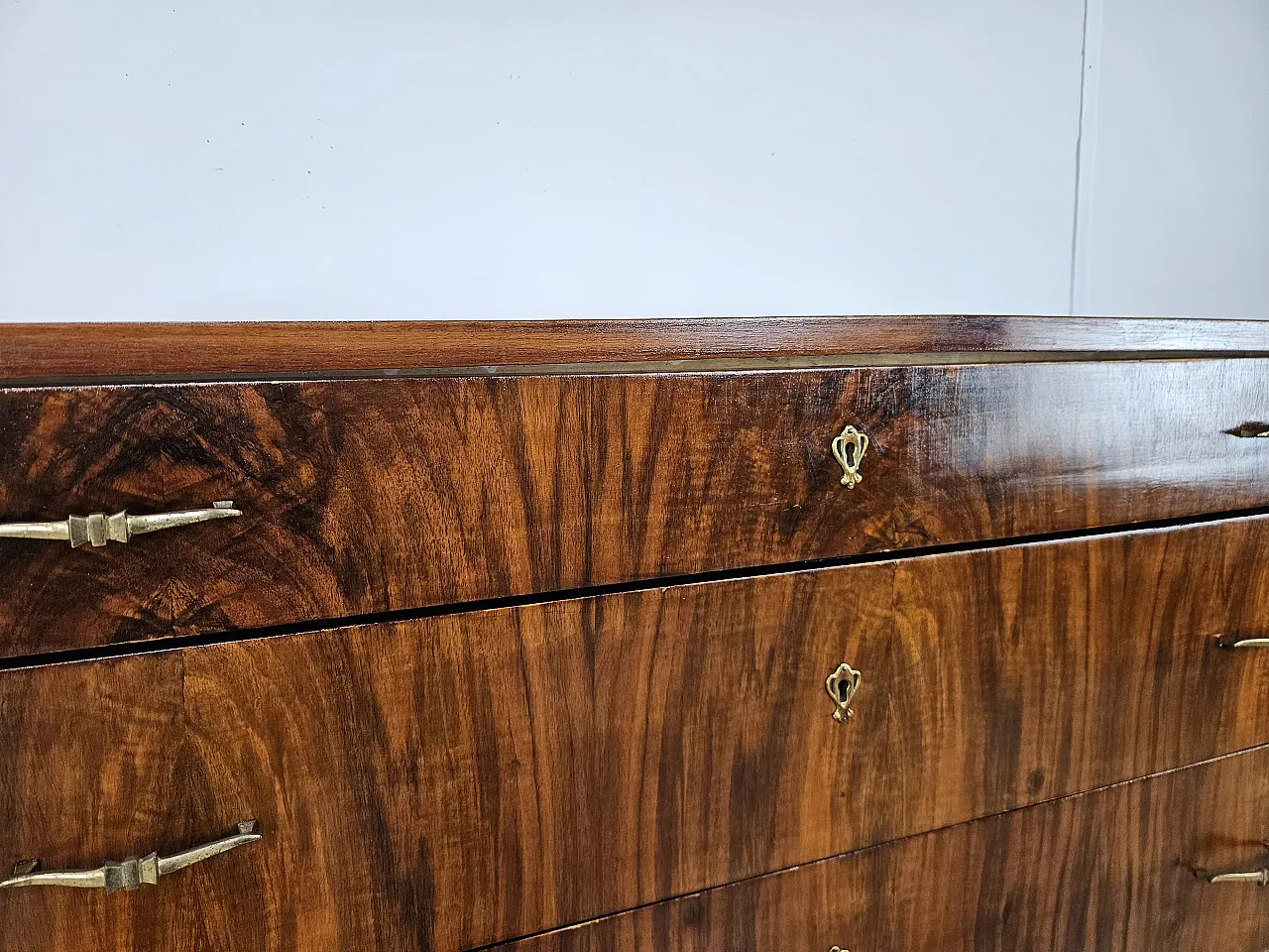 Art Decò chest of drawers in mahogany root, 50s 10
