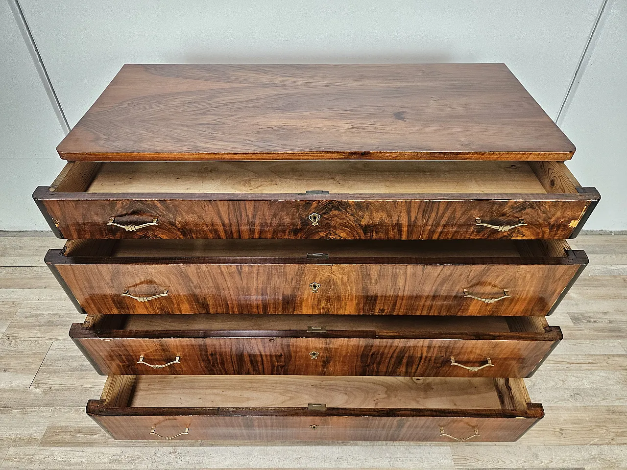Art Decò chest of drawers in mahogany root, 50s 11