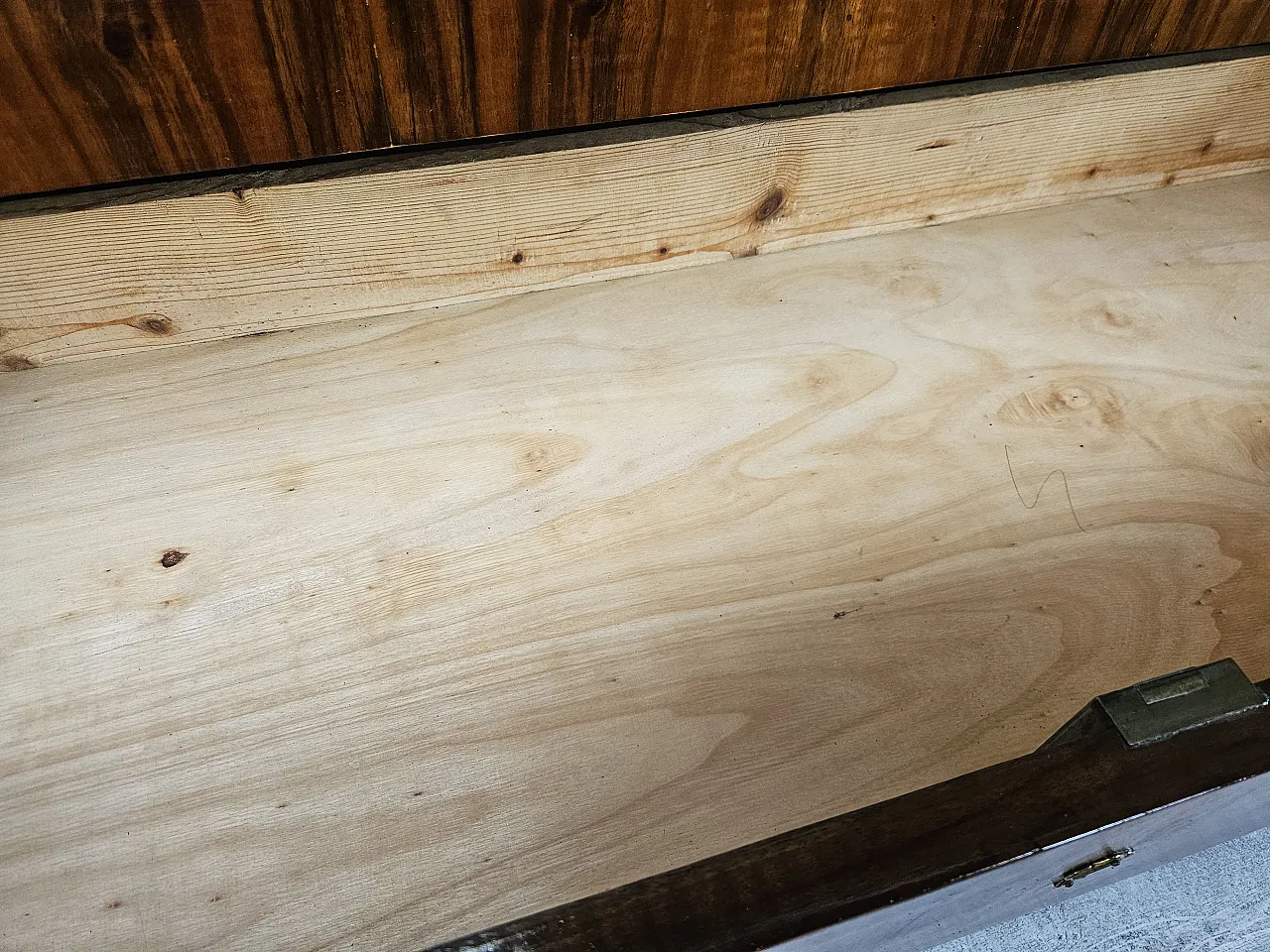 Art Decò chest of drawers in mahogany root, 50s 15