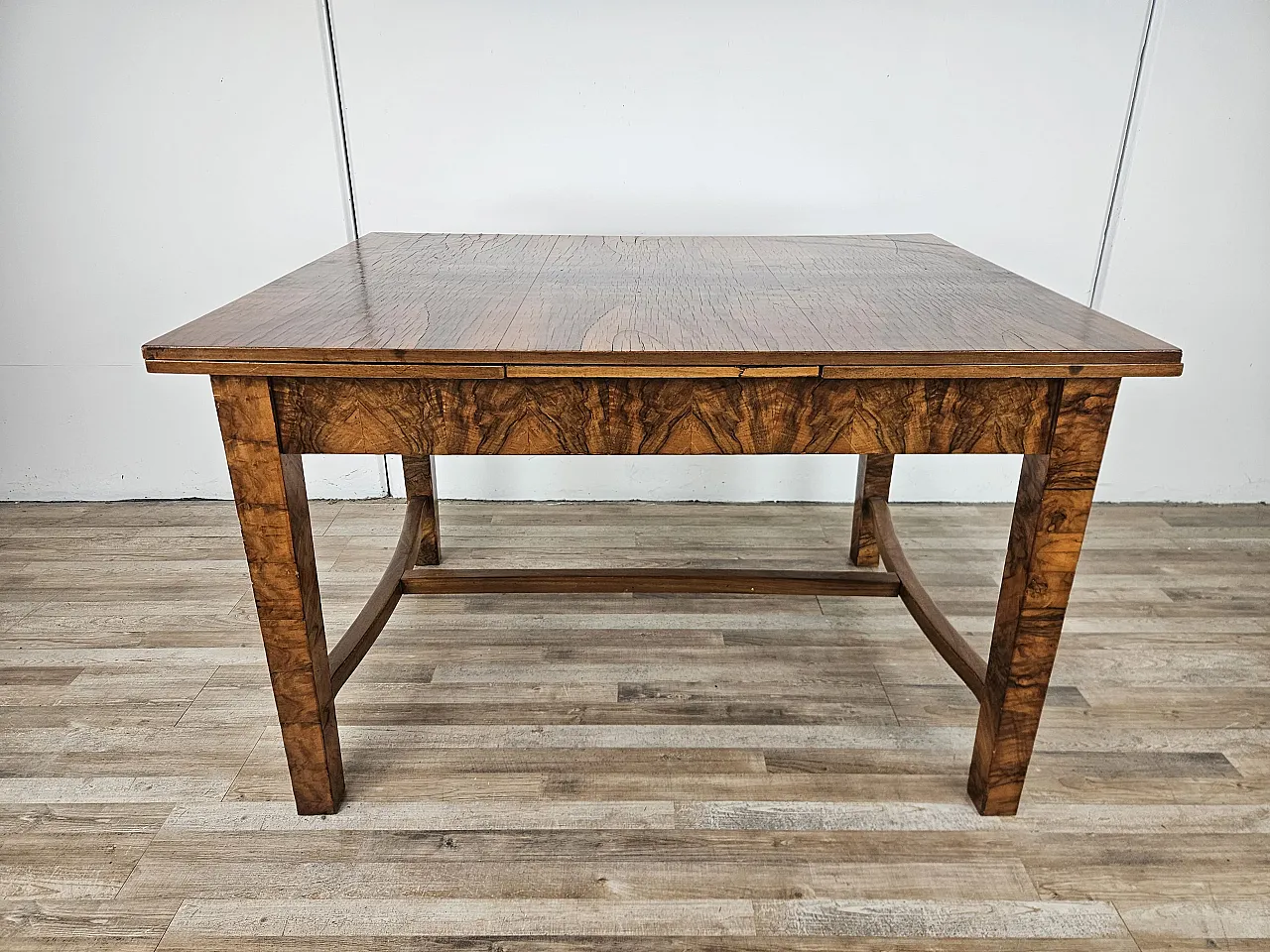 Art Deco table in olive root, 40s 1