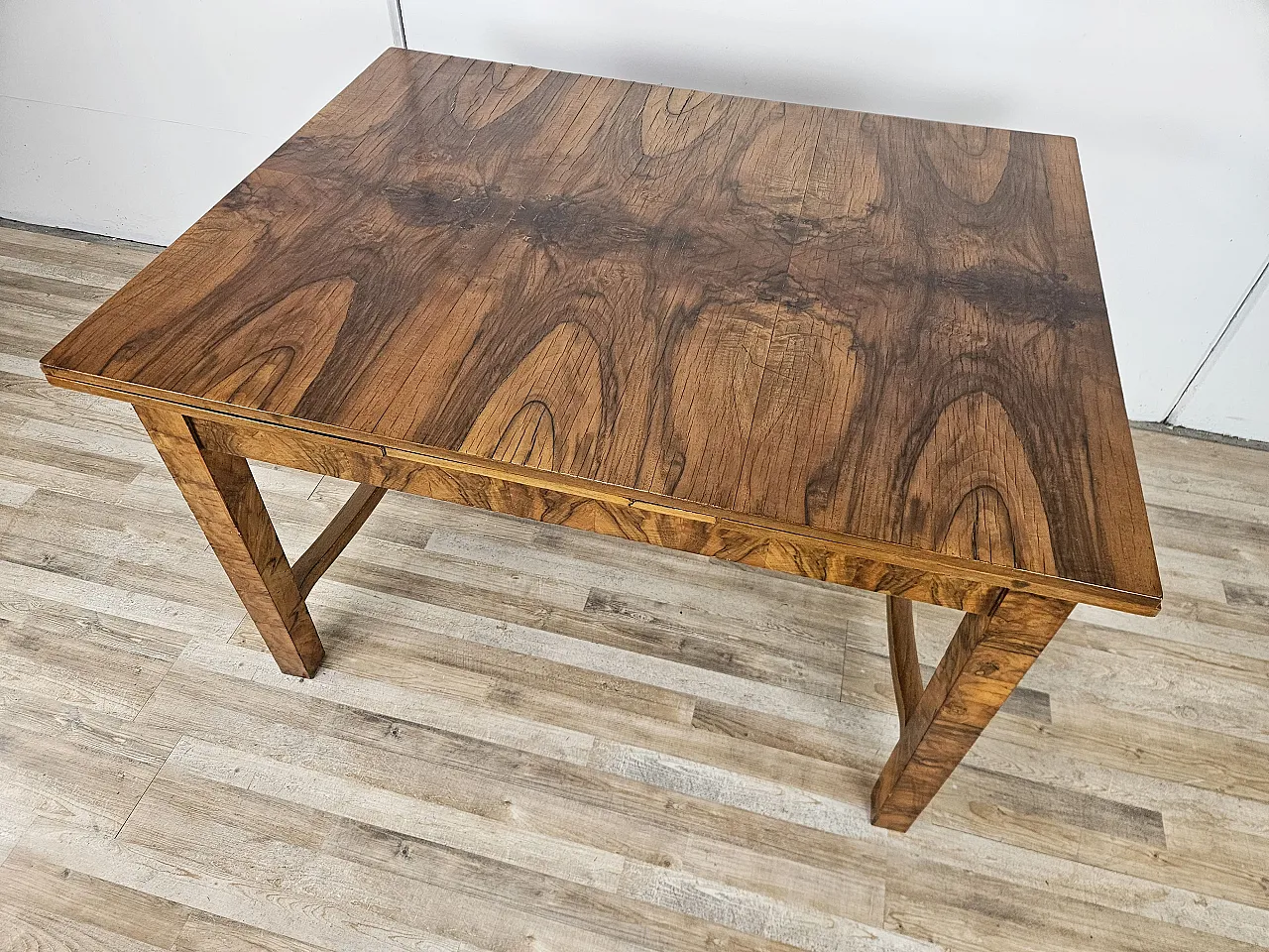 Art Deco table in olive root, 40s 2