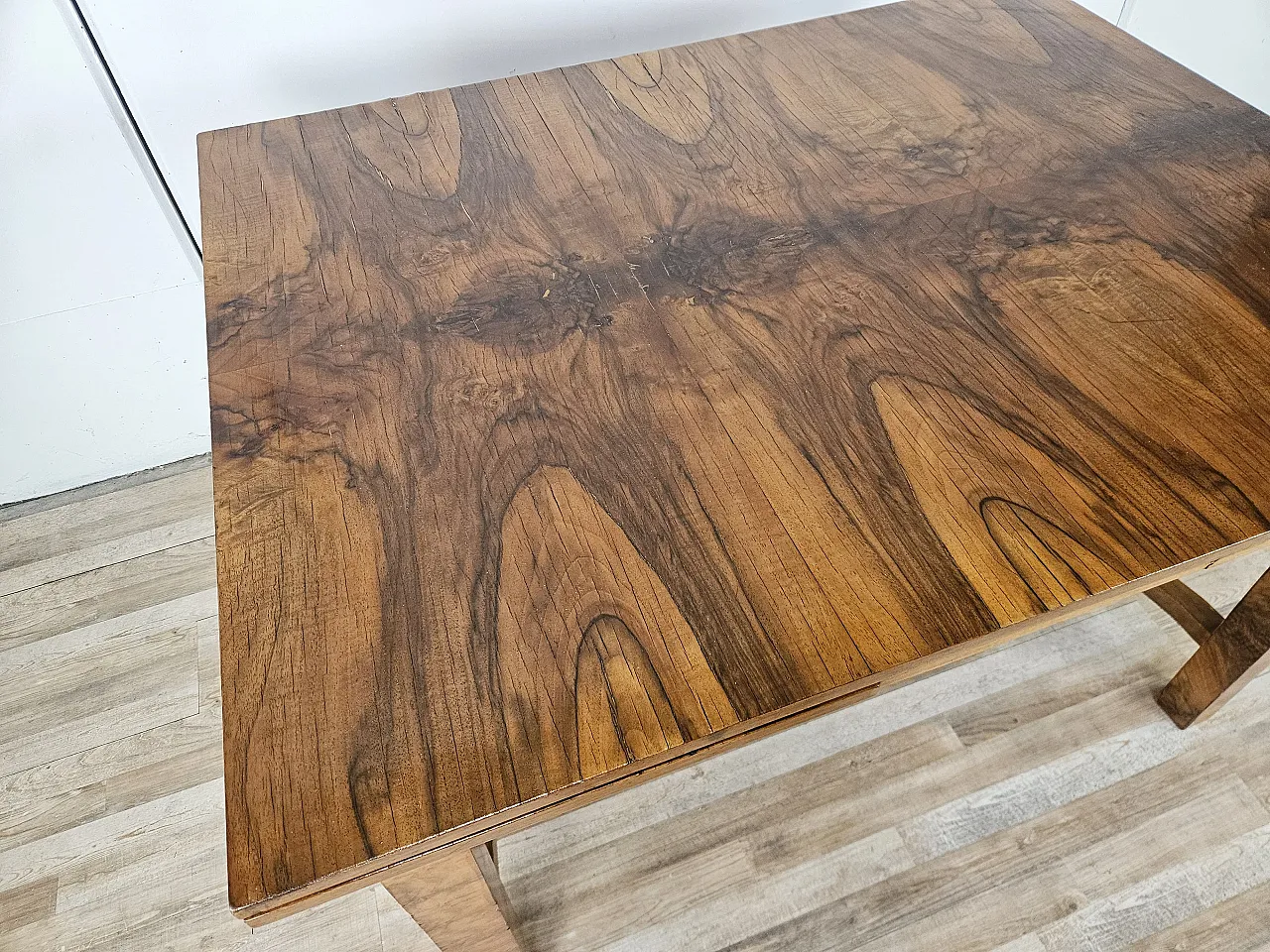 Art Deco table in olive root, 40s 4