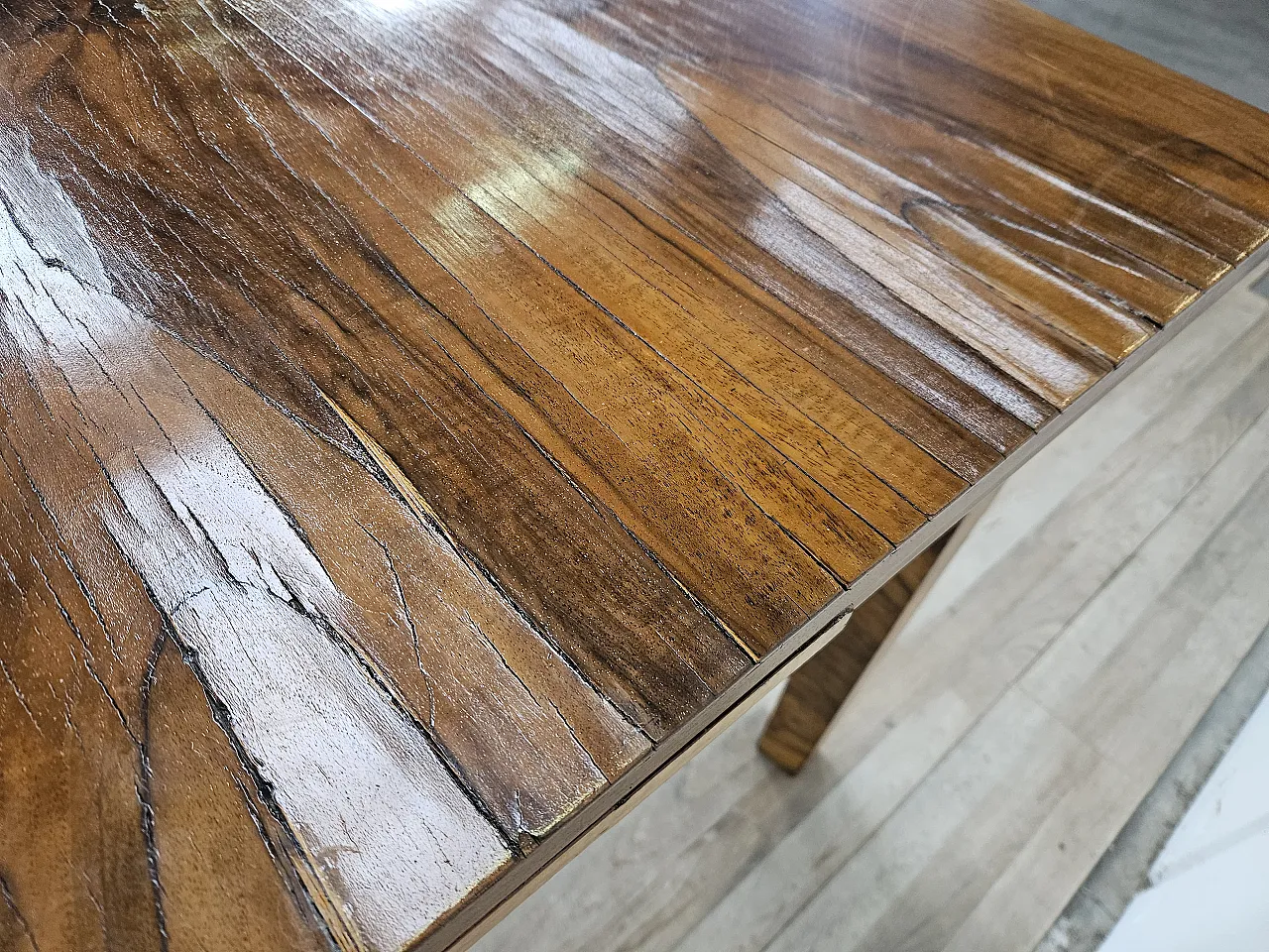 Art Deco table in olive root, 40s 9