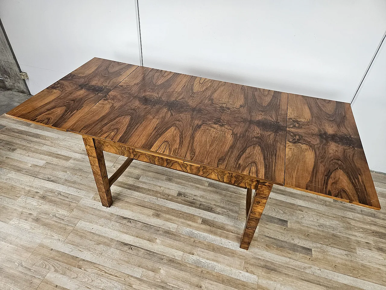 Art Deco table in olive root, 40s 11