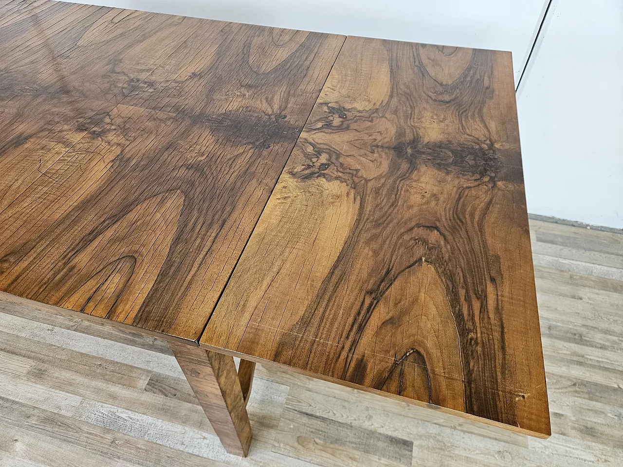 Art Deco table in olive root, 40s 12