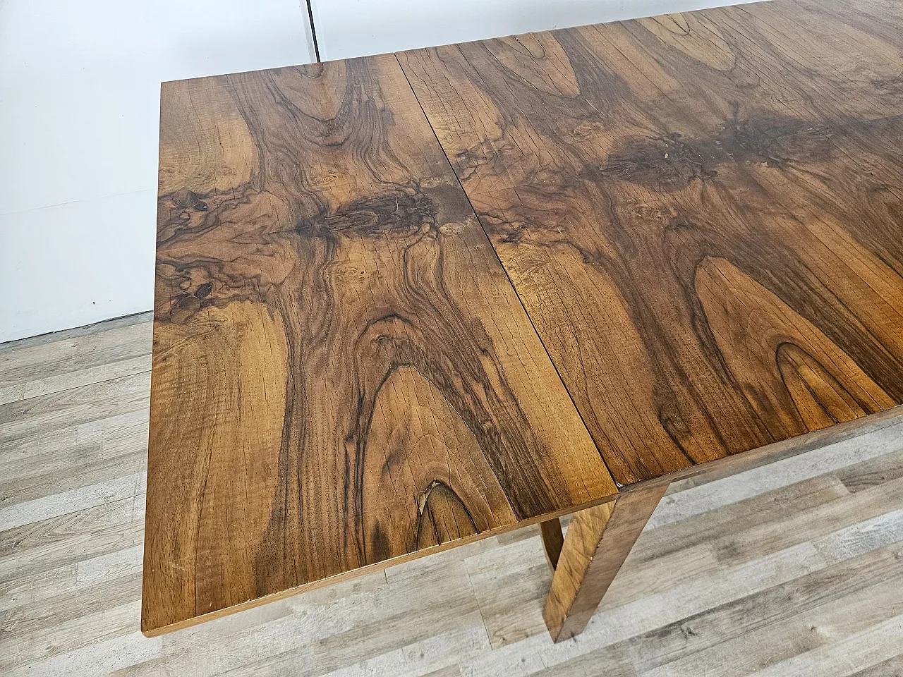 Art Deco table in olive root, 40s 13