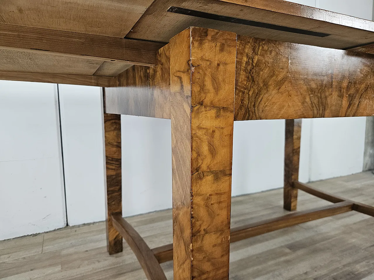 Art Deco table in olive root, 40s 15